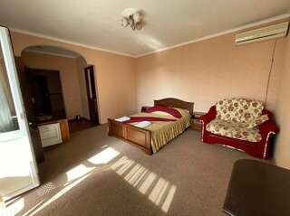 Гостиница Морской Бриз Сочи Семейный двухместный номер с 1 кроватью-1