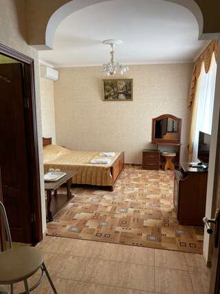 Гостиница Морской Бриз Сочи Семейный двухместный номер с 1 кроватью-3